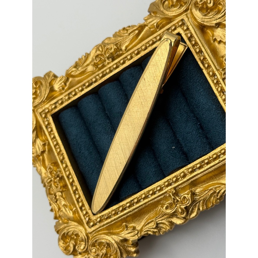 Unbranded Tie Clip 2.75in Gold Tone Brushed Tapered Bar Vintage Minimalist Sleek